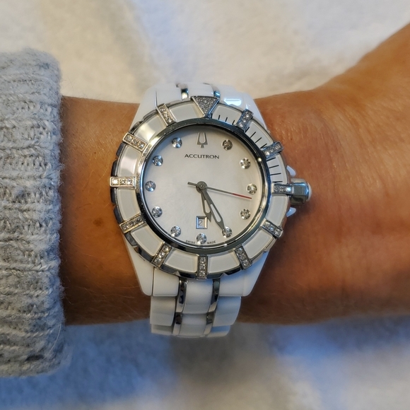 White porcelain and diamond Accutron watch - Picture 1 of 2